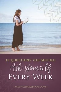 Are you looking to experience personal growth in your faith and in your life? These questions will help you review a week and encourage your personal growth. #personalgrowth #personalgrowthworksheet